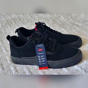 Levi's Sneakers Size 6